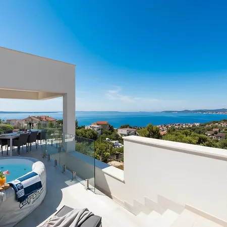 Villa Berfami Excelsior - Jacuzzi&Pool * Podstrana