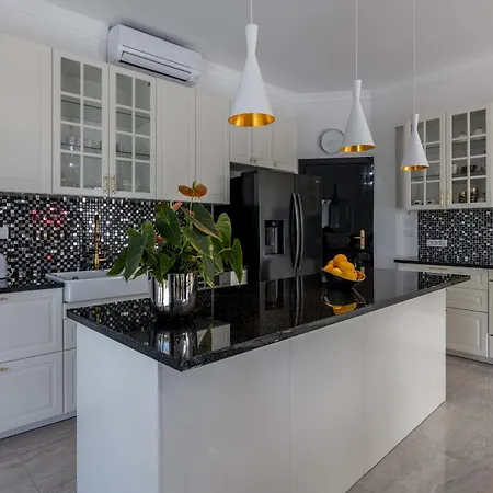 Βίλα Berfami Excelsior - Crafted For Elites Ποντστράνα